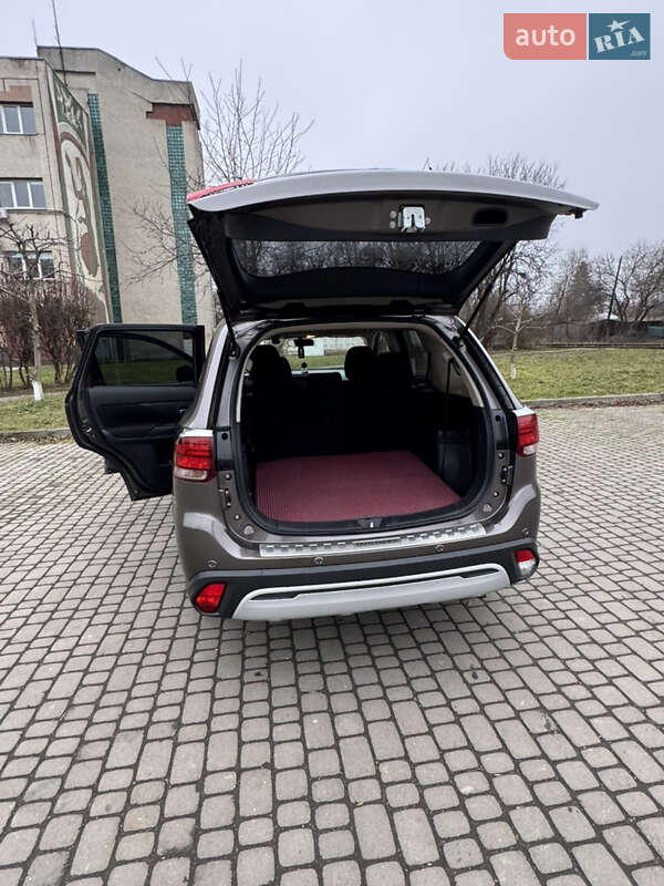 Позашляховик / Кросовер Mitsubishi Outlander 2016 в Івано-Франківську фото 20 Позашляховик / Кросовер Mitsubishi Outlander 2016 в Івано-Франківську