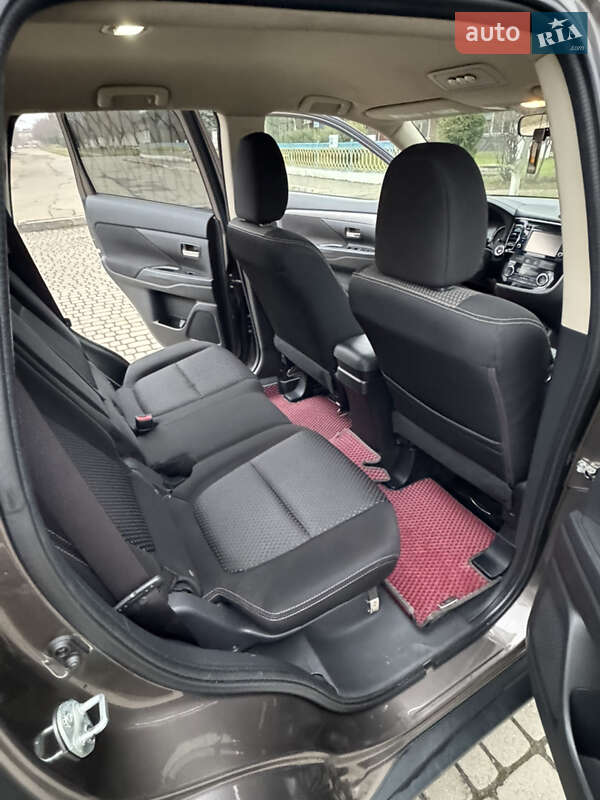 Позашляховик / Кросовер Mitsubishi Outlander 2016 в Івано-Франківську фото 24 Позашляховик / Кросовер Mitsubishi Outlander 2016 в Івано-Франківську