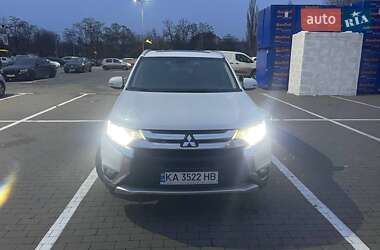 Внедорожник / Кроссовер Mitsubishi Outlander 2017 в Киеве