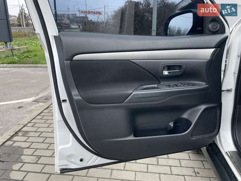 Позашляховик / Кросовер Mitsubishi Outlander 2012 в Полтаві