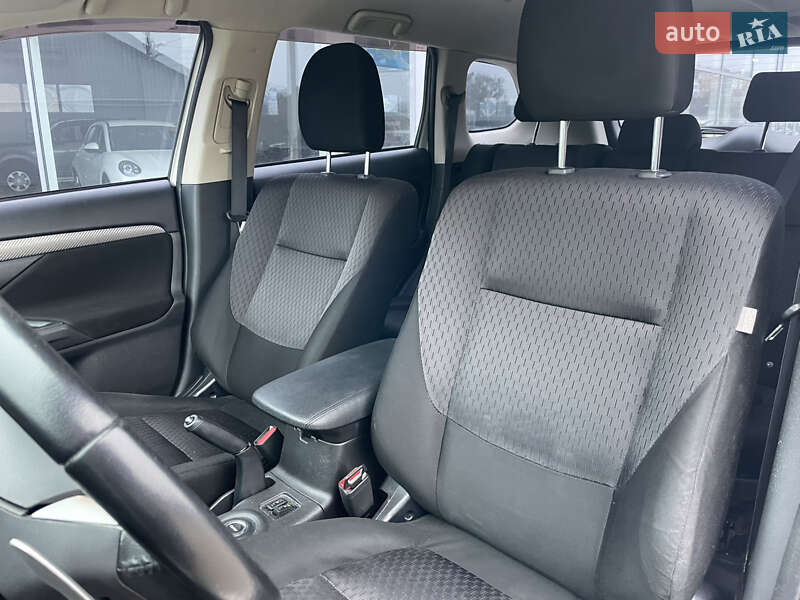 Позашляховик / Кросовер Mitsubishi Outlander 2012 в Полтаві