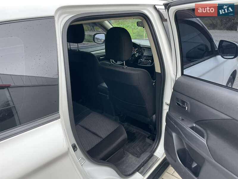 Позашляховик / Кросовер Mitsubishi Outlander 2012 в Полтаві