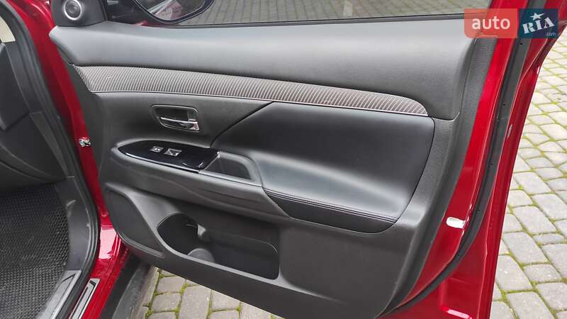 Позашляховик / Кросовер Mitsubishi Outlander 2019 в Харкові