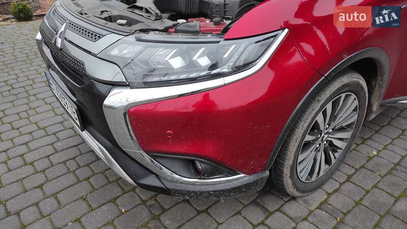 Позашляховик / Кросовер Mitsubishi Outlander 2019 в Харкові