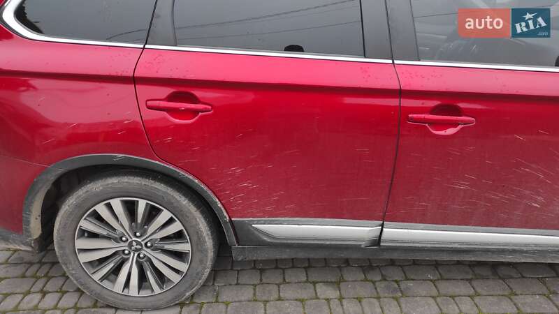Позашляховик / Кросовер Mitsubishi Outlander 2019 в Харкові
