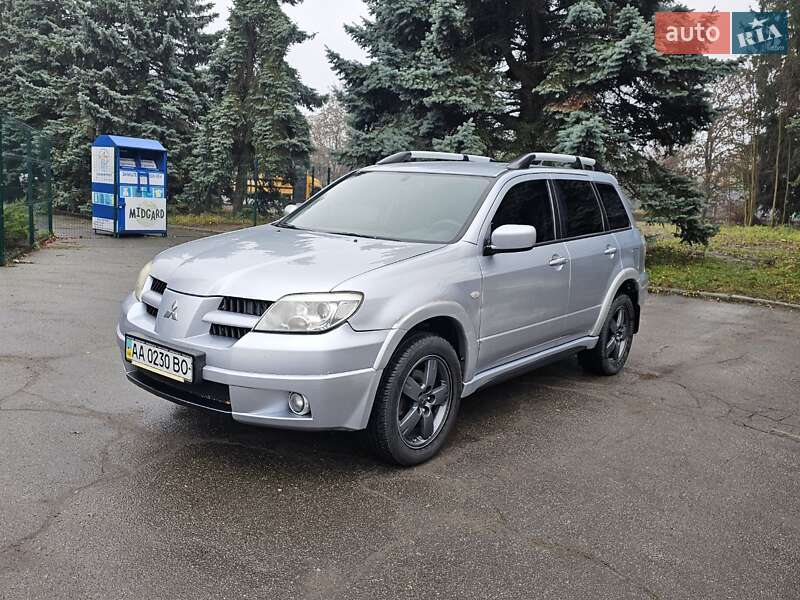 Позашляховик / Кросовер Mitsubishi Outlander 2008 в Києві