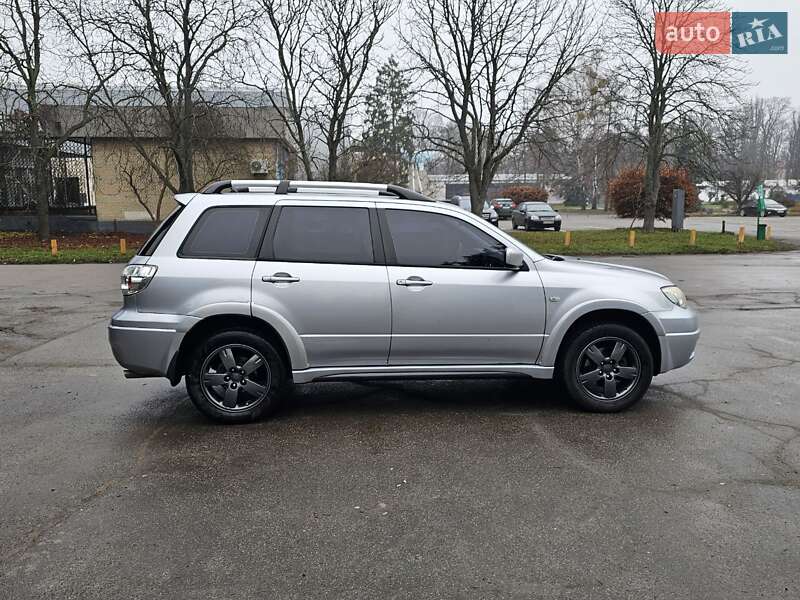 Позашляховик / Кросовер Mitsubishi Outlander 2008 в Києві