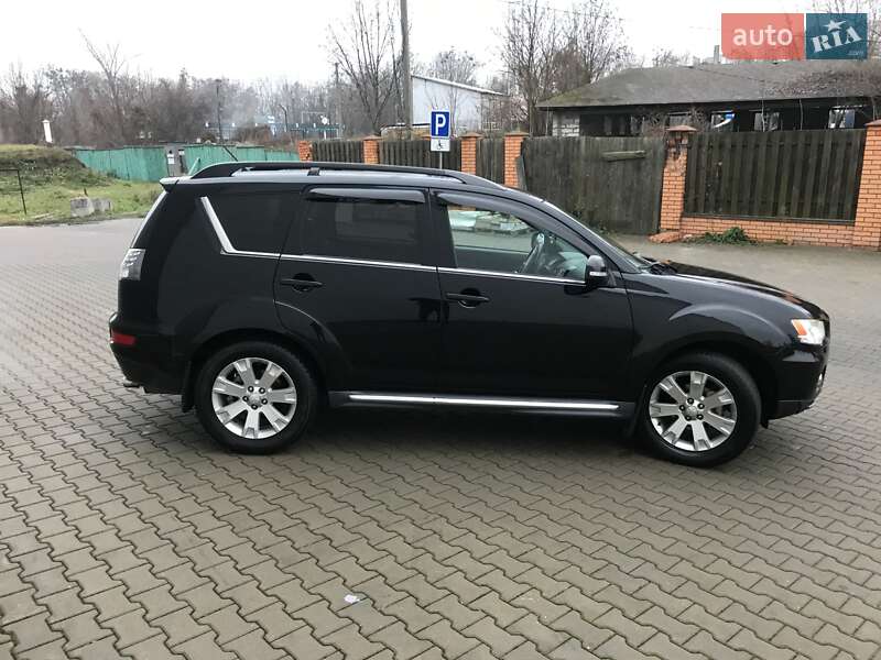 Позашляховик / Кросовер Mitsubishi Outlander 2011 в Києві