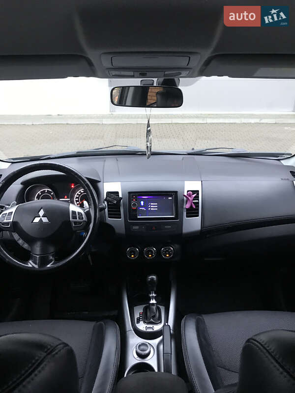 Позашляховик / Кросовер Mitsubishi Outlander 2011 в Києві