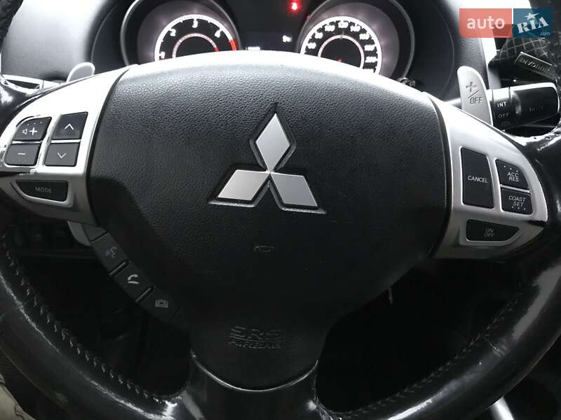Позашляховик / Кросовер Mitsubishi Outlander 2011 в Києві