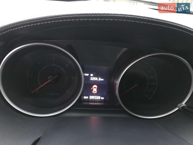 Позашляховик / Кросовер Mitsubishi Outlander 2011 в Києві