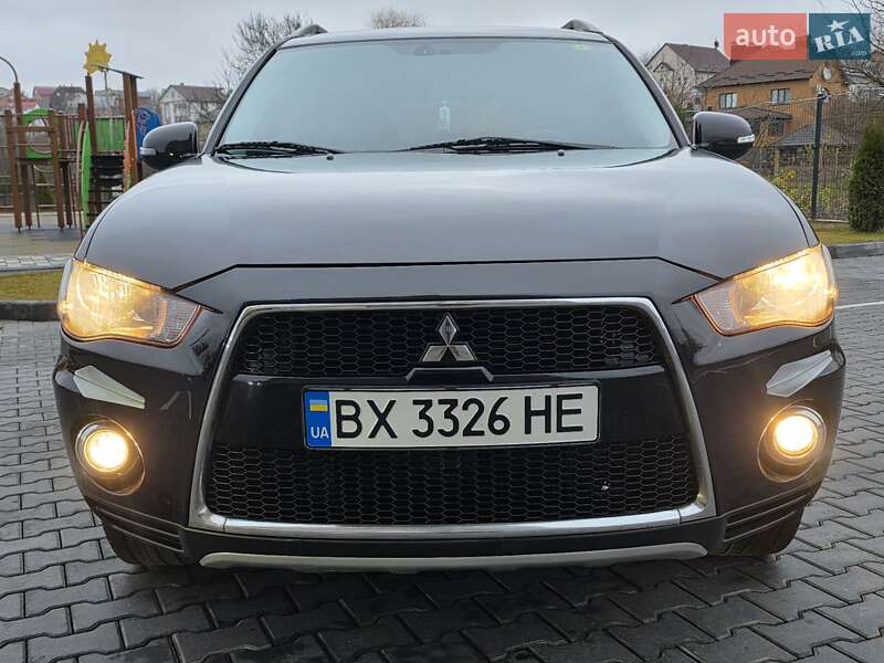Внедорожник / Кроссовер Mitsubishi Outlander 2012 в Хмельницком