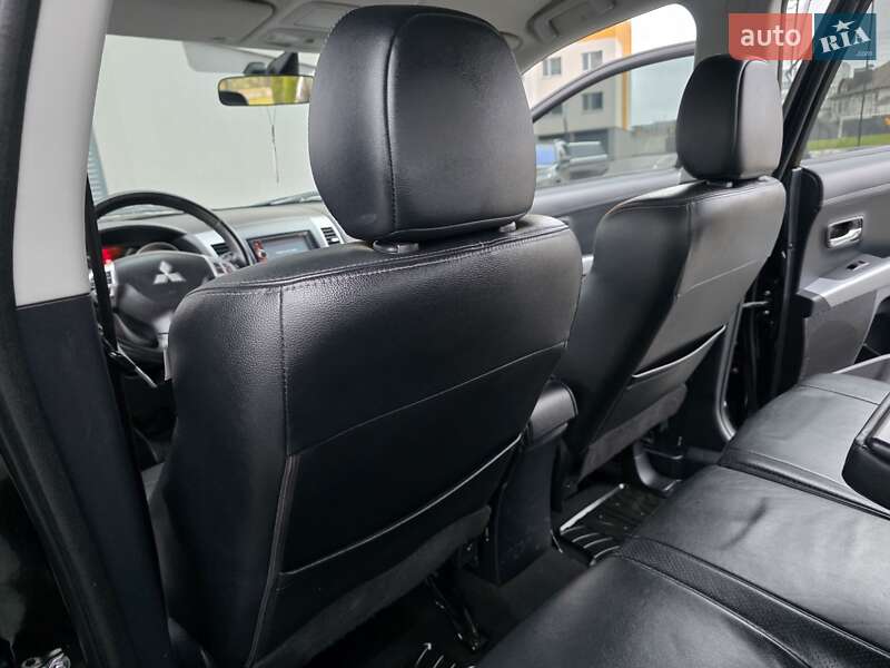 Внедорожник / Кроссовер Mitsubishi Outlander 2012 в Хмельницком