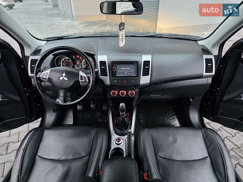 Внедорожник / Кроссовер Mitsubishi Outlander 2012 в Хмельницком
