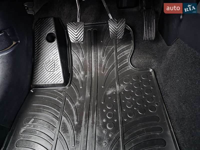 Внедорожник / Кроссовер Mitsubishi Outlander 2012 в Хмельницком