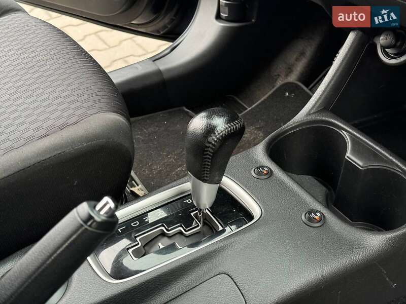 Позашляховик / Кросовер Mitsubishi Outlander 2012 в Луцьку