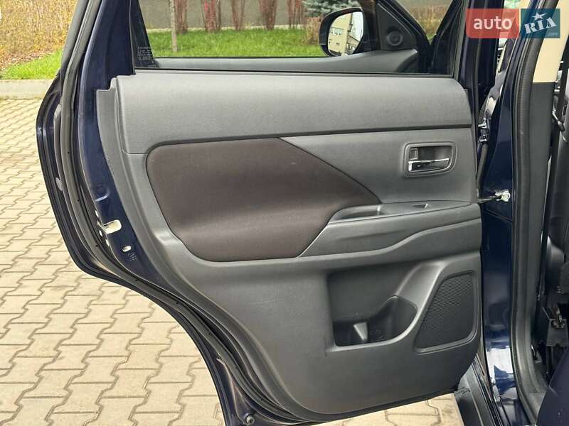 Позашляховик / Кросовер Mitsubishi Outlander 2012 в Луцьку