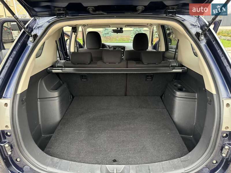 Позашляховик / Кросовер Mitsubishi Outlander 2012 в Луцьку