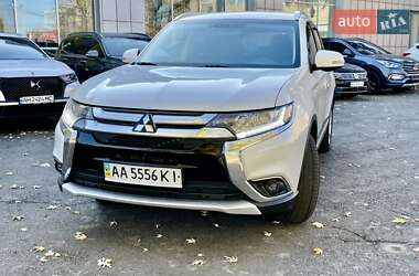 Позашляховик / Кросовер Mitsubishi Outlander 2015 в Києві