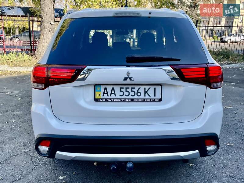 Позашляховик / Кросовер Mitsubishi Outlander 2015 в Києві