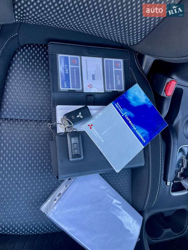 Позашляховик / Кросовер Mitsubishi Outlander 2015 в Києві