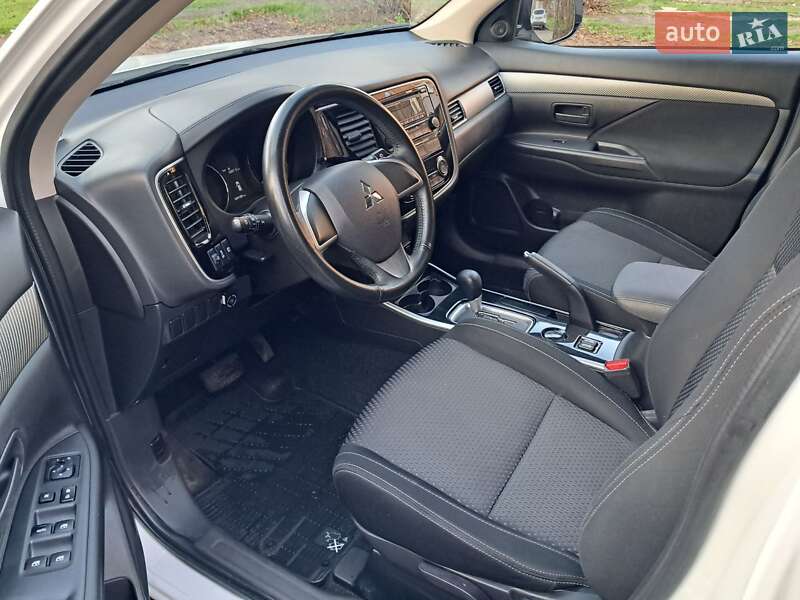 Внедорожник / Кроссовер Mitsubishi Outlander 2018 в Николаеве