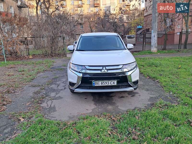 Внедорожник / Кроссовер Mitsubishi Outlander 2018 в Николаеве