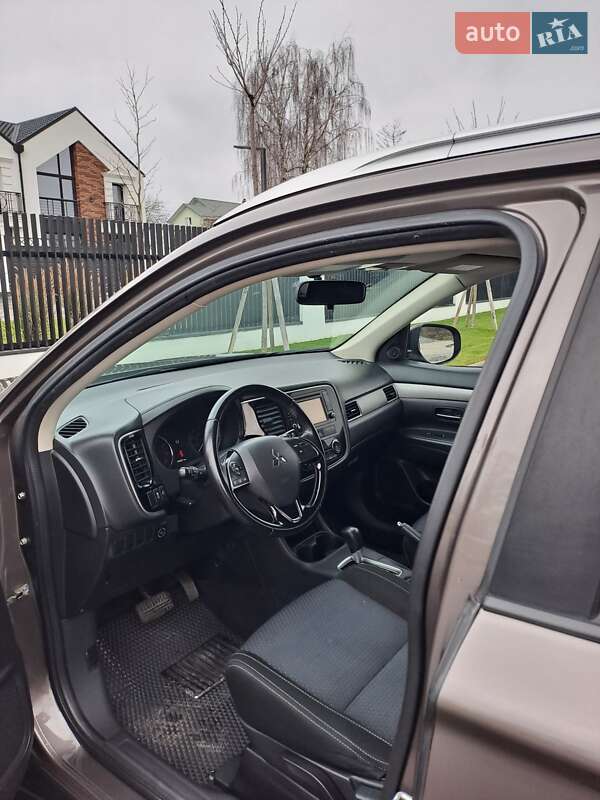 Внедорожник / Кроссовер Mitsubishi Outlander 2016 в Белой Церкви фото 12 Внедорожник / Кроссовер Mitsubishi Outlander 2016 в Белой Церкви