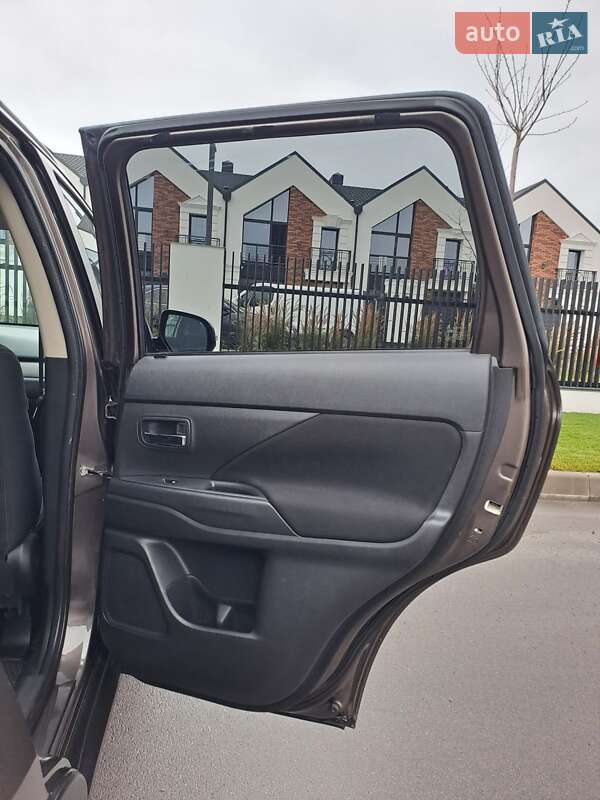 Внедорожник / Кроссовер Mitsubishi Outlander 2016 в Белой Церкви фото 15 Внедорожник / Кроссовер Mitsubishi Outlander 2016 в Белой Церкви