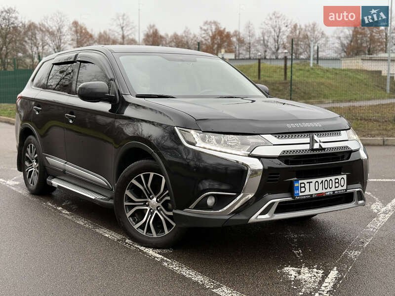 Внедорожник / Кроссовер Mitsubishi Outlander 2017 в Киеве