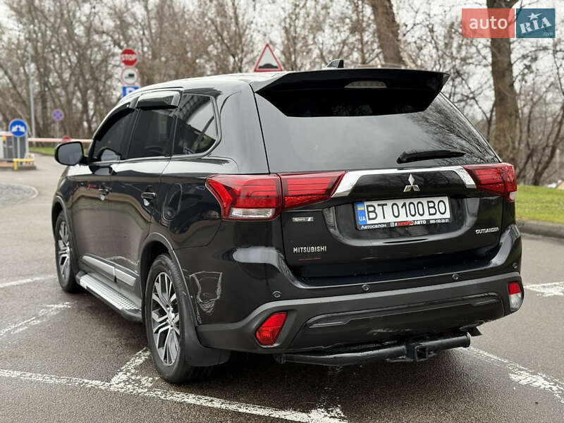 Внедорожник / Кроссовер Mitsubishi Outlander 2017 в Киеве