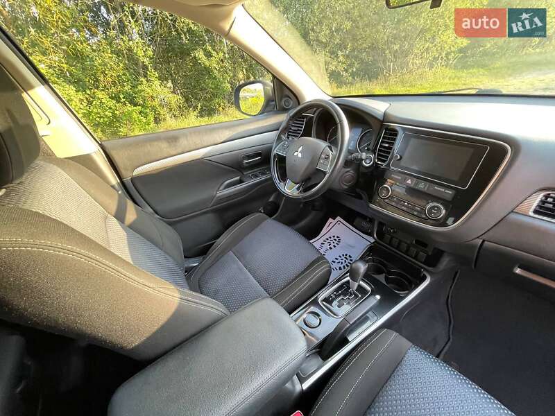 Позашляховик / Кросовер Mitsubishi Outlander 2017 в Богородчанах