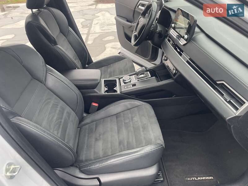 Внедорожник / Кроссовер Mitsubishi Outlander 2021 в Киеве фото 29 Внедорожник / Кроссовер Mitsubishi Outlander 2021 в Киеве