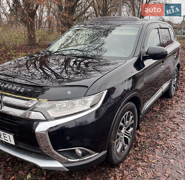 Позашляховик / Кросовер Mitsubishi Outlander 2017 в Луцьку