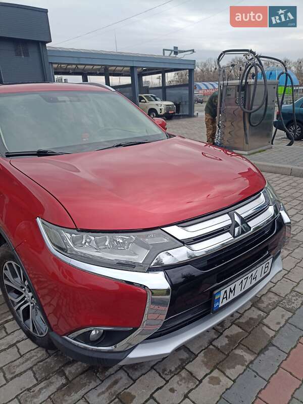 Внедорожник / Кроссовер Mitsubishi Outlander 2016 в Малине фото 8 Внедорожник / Кроссовер Mitsubishi Outlander 2016 в Малине
