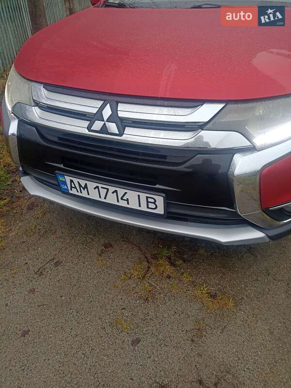 Внедорожник / Кроссовер Mitsubishi Outlander 2016 в Малине фото 2 Внедорожник / Кроссовер Mitsubishi Outlander 2016 в Малине