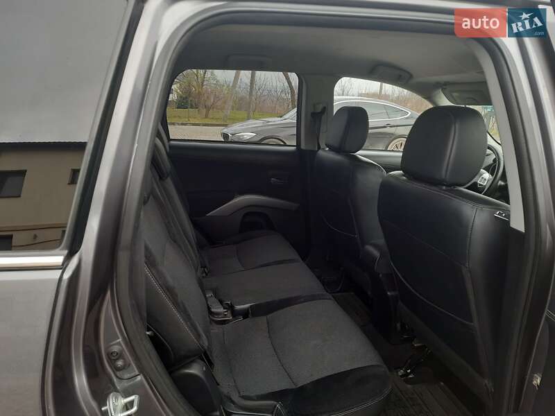 Внедорожник / Кроссовер Mitsubishi Outlander 2009 в Золочеве