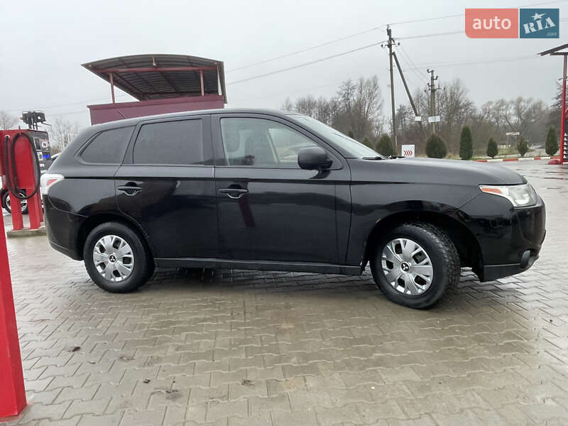 Позашляховик / Кросовер Mitsubishi Outlander 2014 в Чернівцях