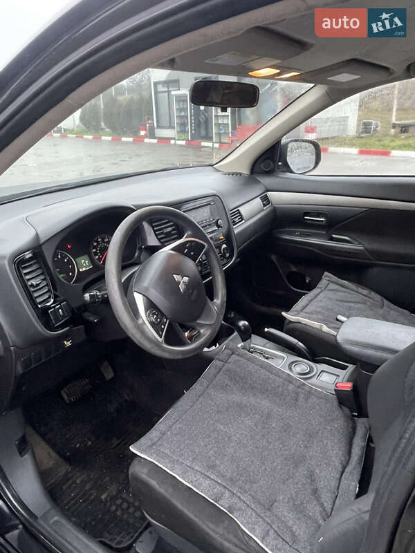 Позашляховик / Кросовер Mitsubishi Outlander 2014 в Чернівцях