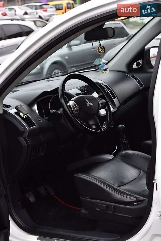 Позашляховик / Кросовер Mitsubishi Outlander 2008 в Кривому Розі фото 17 Позашляховик / Кросовер Mitsubishi Outlander 2008 в Кривому Розі