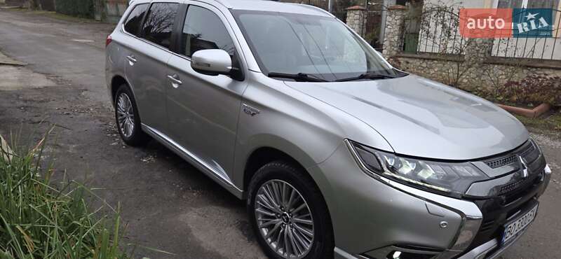 Позашляховик / Кросовер Mitsubishi Outlander 2020 в Тернополі фото 3 Позашляховик / Кросовер Mitsubishi Outlander 2020 в Тернополі