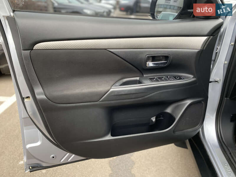 Позашляховик / Кросовер Mitsubishi Outlander 2012 в Києві фото 16 Позашляховик / Кросовер Mitsubishi Outlander 2012 в Києві