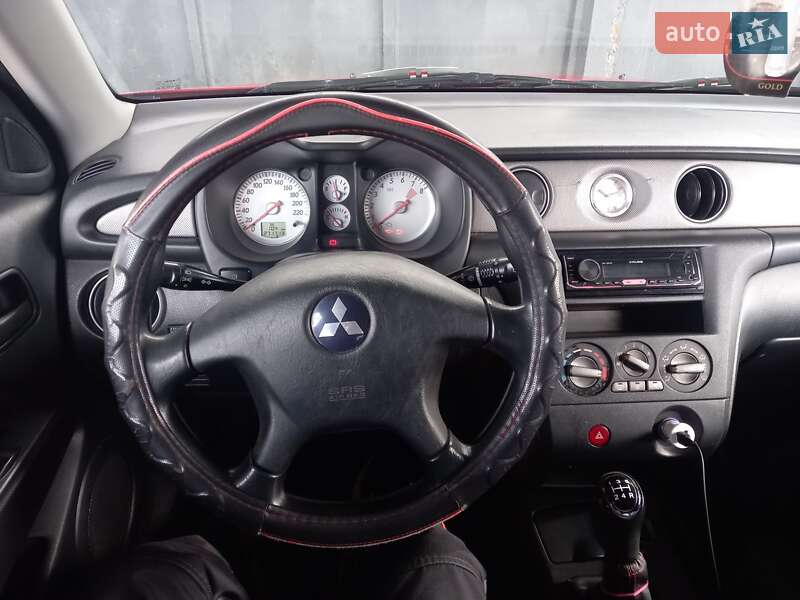 Позашляховик / Кросовер Mitsubishi Outlander 2003 в Хотині фото 17 Позашляховик / Кросовер Mitsubishi Outlander 2003 в Хотині