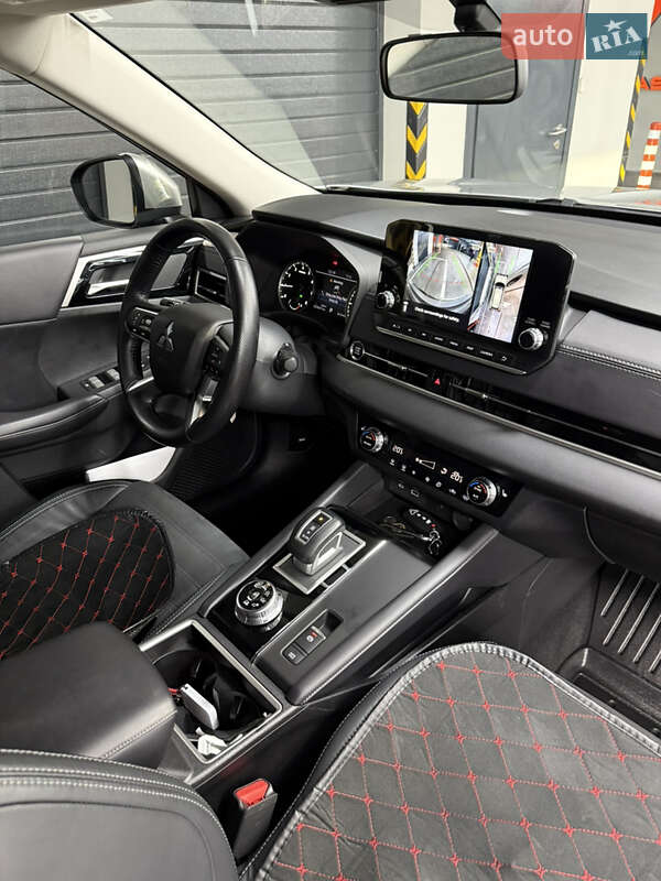 Внедорожник / Кроссовер Mitsubishi Outlander 2022 в Ирпене