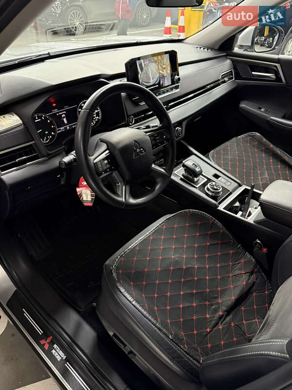 Внедорожник / Кроссовер Mitsubishi Outlander 2022 в Ирпене