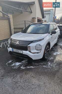 Внедорожник / Кроссовер Mitsubishi Outlander 2023 в Полтаве