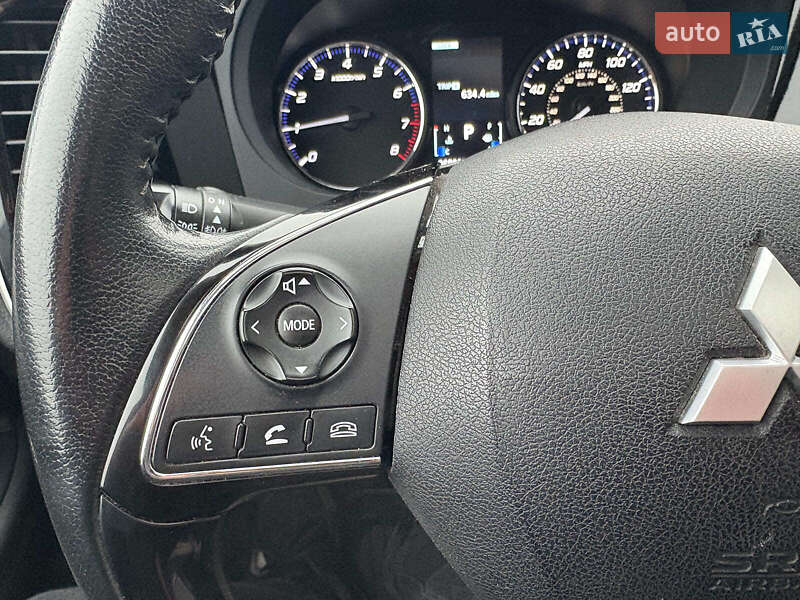 Позашляховик / Кросовер Mitsubishi Outlander 2017 в Львові фото 21 Позашляховик / Кросовер Mitsubishi Outlander 2017 в Львові