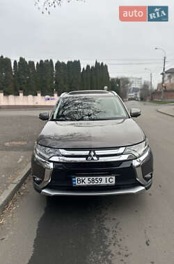 Внедорожник / Кроссовер Mitsubishi Outlander 2017 в Ровно