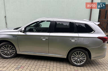 Позашляховик / Кросовер Mitsubishi Outlander 2019 в Львові