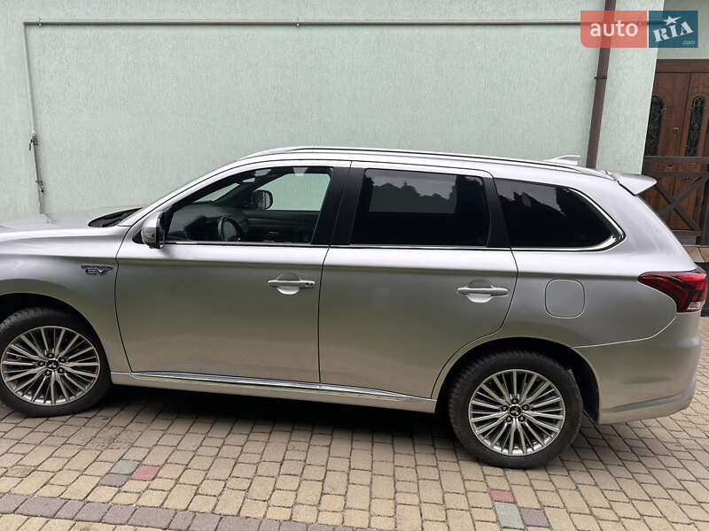 Позашляховик / Кросовер Mitsubishi Outlander 2019 в Львові фото 6 Позашляховик / Кросовер Mitsubishi Outlander 2019 в Львові